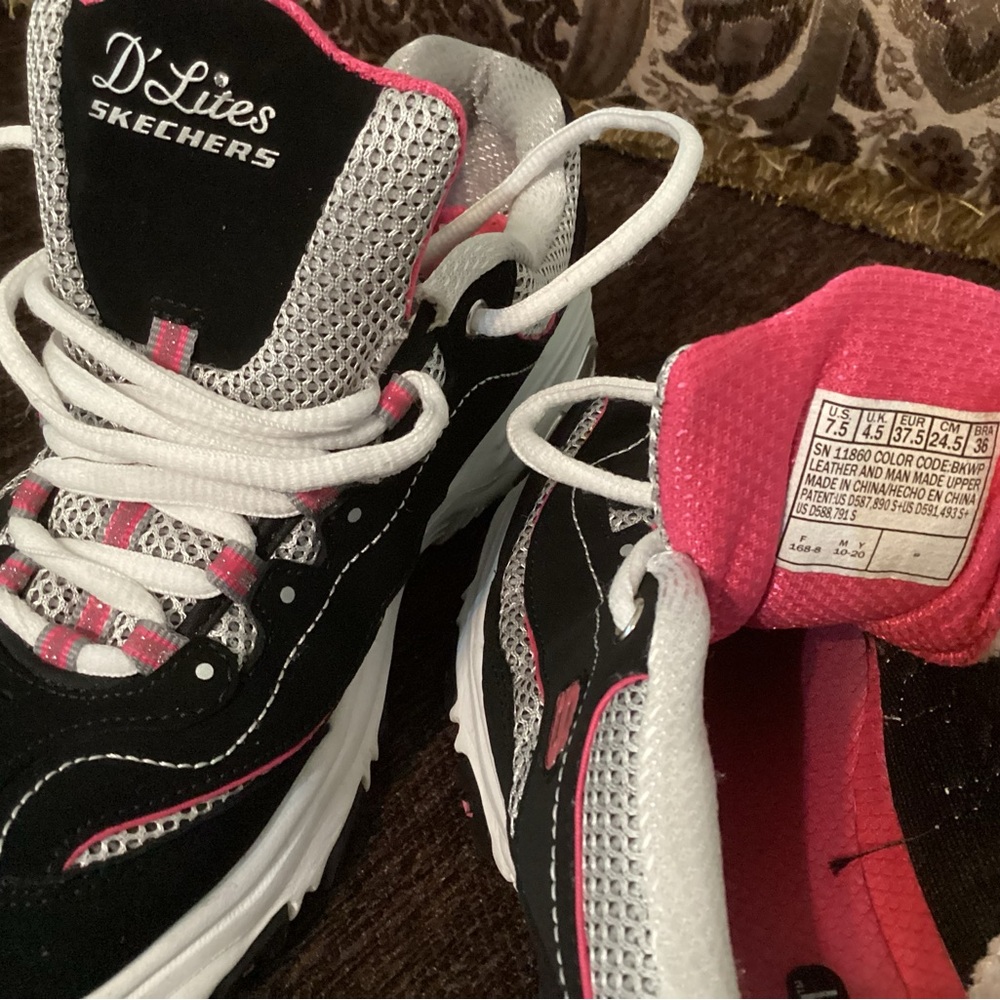 Women’s Skechers D’Lites Shoe - Picture 5 of 5